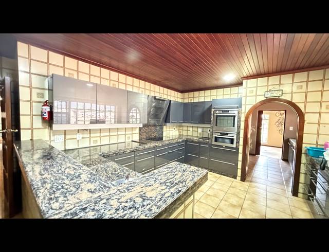 5 BEDROOM FREEHOLD FOR SALE IN LAKEFIELD